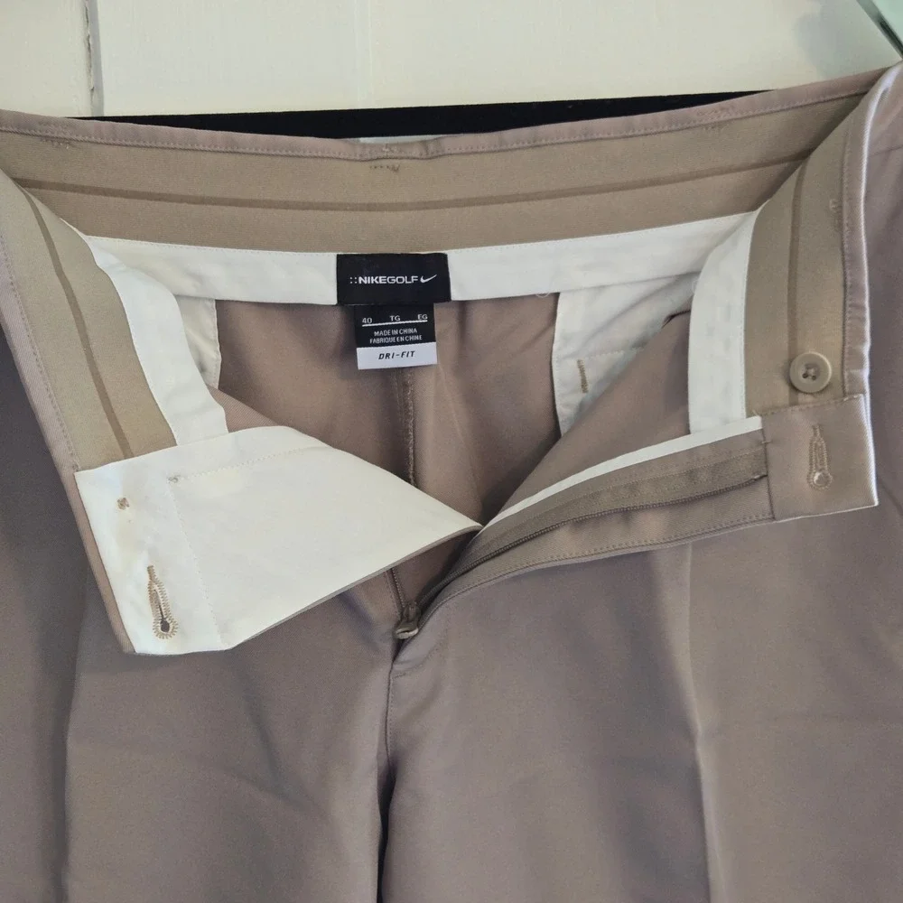 Nike Men's Beige Khaki Pleated Front Golf Shorts Sz. 40 in Inseam 9.5 in Dri Fit